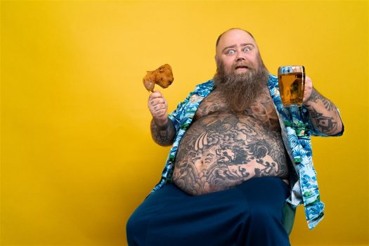 איש שמן מצחיק בירה עוף מטוגן